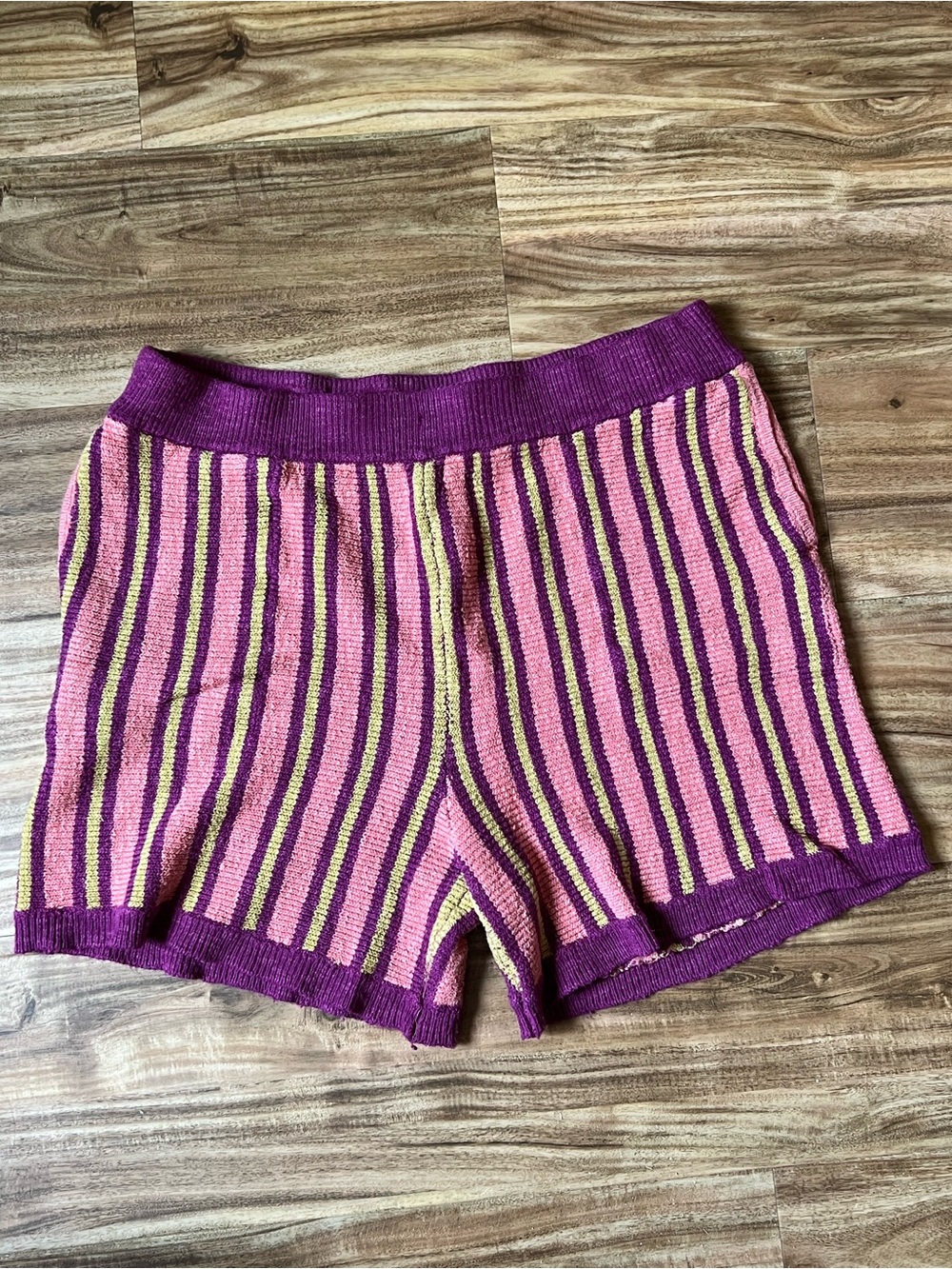 FP Beach shorts sz L